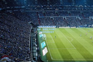 卡利亚里主场激战佛罗伦萨，曼德拉戈拉破门，卢佩尔托补时扳平