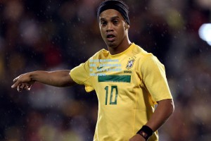 NBA杯东决对阵火热揭晓，洛城快船前路未明，浓眉字母哥休赛期动向引震动